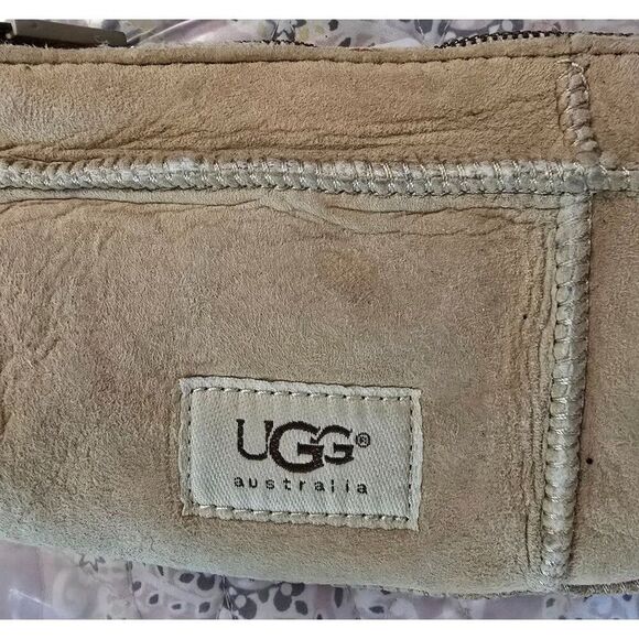 UGG Australia Tan Shearling Wristlet Purse With Zip Closure & Fleece Lining - Picture 1 of 7